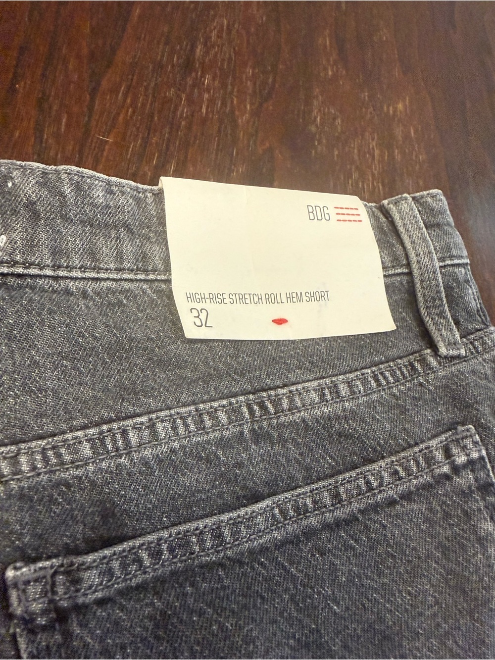 NWT BDG - Urban Outfitters High Rise Stretch Roll Hem Denim Short Grey Wash Sz32 - Picture 6 of 14